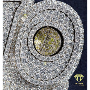 จี้เพชร Trisha Jewels รุ่น LP00550 พรีเมียม YELO ประดับเพชร VVS มอยส์ซาไนต์ เงินแท้ 925 สไตล์ฮิปฮอป รับรองโดย GIA ดีไซน์หรูหราสั่งทำพิเศษ - Product Image 3
