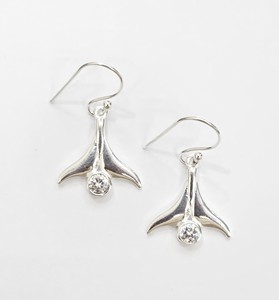 Elegantes Pendientes de Plata de Ley 925 con Circonita en Forma de Cola de Pez, Antideslustre, Hechos a Mano, Joyería Fina para Mujer - Product Image 1