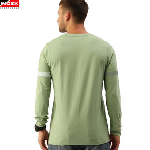 Camiseta de Manga Larga con Cuello Redondo para Hombre, Marca INDEX SPORTSWEAR, Diseño Color Block, Corte Regular, Transpirable, Verde - Product Image 2
