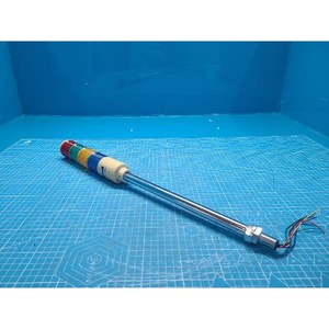 Tour de signalisation LED QLIGHT ST45L-4 à 4 niveaux, utilisée comme pièce détachée d'équipement semi-conducteur d'époque - Product Image 1