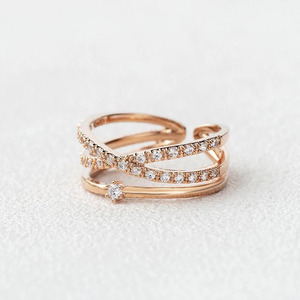 แหวนทองคำ 14K โรสโกลด์ ประดับเพชรแล็บโกรว์แบบไขว้ - Product Image 3