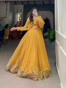 Collection de tenues traditionnelles Georgette Lehenga Choli avec des paillettes et des broderies au fil - Product Image 5