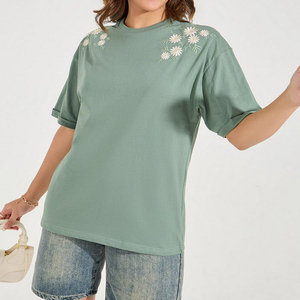 T-shirt pour femmes avec broderie florale, coton doux, coupe ample, mode décontractée, streetwear, vêtements d'été - Product Image 1