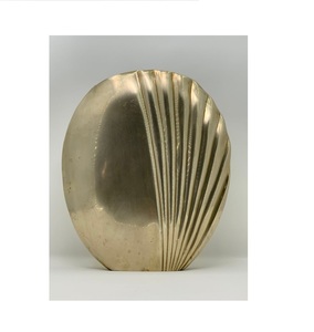 Vase à fleurs en aluminium décoratif moderne pour un intérieur élégant et la décoration du salon - Product Image 6