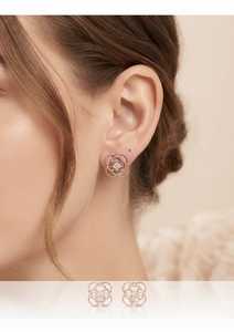 Boucles d'oreilles clous en or rose 9 carats massif avec diamant de laboratoire taille princesse, motif fleur, plaqué rhodium, pour fiançailles, mariage, cadeau - Product Image 2