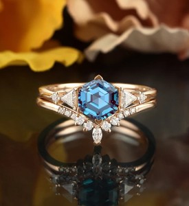 Bague de fiançailles en alexandrite taille hexagonale, argent sterling 925, pierre précieuse à changement de couleur, bijoux vintage de luxe pour mariage et soirée - Product Image 1