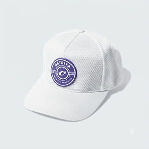 Casquette Trucker Ostriya Intl Blanche à 5 Panneaux en Maille avec Logo Imprimé par Transfert Thermique sur le Panneau Avant, Ajustement Réglable, Respirante et Imperméable - Product Image 1