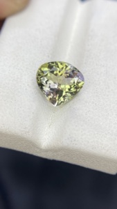 Pierre naturelle certifiée Tanzanite Sirène non chauffée, taille cœur, couleur excellente, Zoisite naturelle, 3,26 carats, nette à la loupe - Product Image 6
