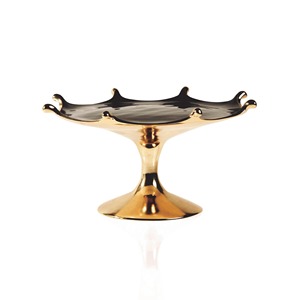 Support à gâteau en métal en forme de couronne avec base décorative à bords festonnés - Product Image 3
