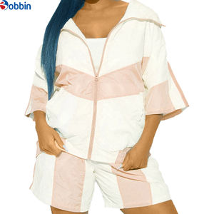 ชุดเซ็ตเสื้อแจ็คเก็ตมีฮู้ดซิปและกางเกงขาสั้น 2 ชิ้น สำหรับผู้หญิง ระบายอากาศได้ดี กันลม ไซส์ใหญ่ แฟชั่นฤดูใบไม้ผลิและฤดูร้อน แบบยูนิเซ็กส์ - Product Image 1