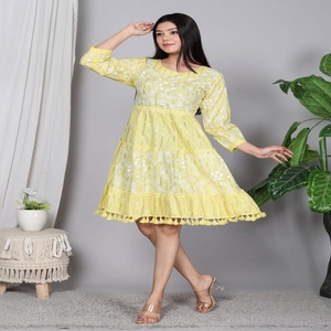 Vestido Túnica NIYANI Chic en Amarillo Limón, de Algodón, con Mangas Tres Cuartos, Bordado Floral, Diseño en Capas, Lavable, para Playa, Fiestas y Uso Diario - Product Image 1