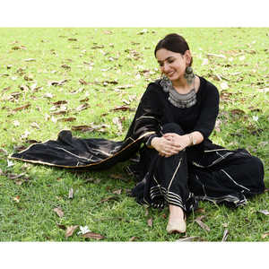 Conjunto de traje de crepé de rayón negro a cuadros con bordado Gotta de STYLE DE MAISON, con dupatta de Gotta pesado, diseño de diseñador, para bodas, fiestas, festividades, ropa étnica para mujer. - Product Image 5
