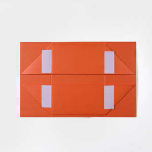 Boîte cadeau personnalisée A5 avec fermeture magnétique et ruban amovible, emballage de luxe orange foncé - Product Image 4