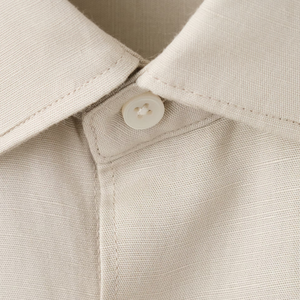 เสื้อเชิ้ตแขนยาวผู้ชายลำลองติดกระดุมสีพื้น ปกคอพับ ทรงหลวม ขายส่ง - Product Image 5