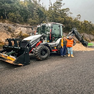 Chargeuse compacte sur pneus Hidromek 4x4 avec moteur diesel, système hydraulique et godet robuste pour travaux de construction, haute performance - Product Image 5