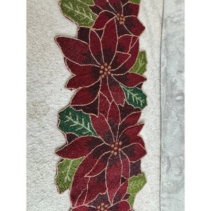 Chemin de table de Noël en paillettes brodées à la main, motif Poinsettia, rouge et vert, floral, pour les fêtes, 34 pouces - Product Image 1