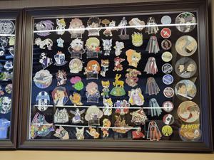 Badge professionnel en émail souple de qualité supérieure, étoile 3D plaquée or pour souvenirs métalliques en relief de qualité supérieure, épingles académiques de haute qualité OEM - Product Image 5