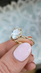 Bague de fiançailles en diamant de laboratoire ovale de 1,5 carat avec halo caché, bande pavée, or massif 14 carats, cadeau pour elle, bague de promesse - Product Image 5