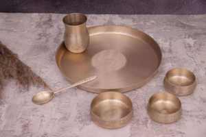 Juego de Vajilla de Latón Estilo Clásico BoldBlossom con Bandeja, Vajilla Reutilizable Ecológica para Uso en el Hogar y Hoteles - Product Image 4