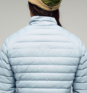 Chaqueta de invierno acolchada personalizada para mujer, ropa informal premium para exteriores, a prueba de viento, con cierre de cremallera y bolsillos laterales. - Product Image 4