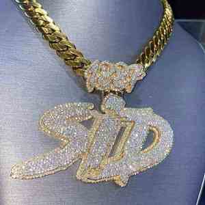 Collar SIP 1887 con colgante personalizado, cadena con diamantes incrustados, diseño de letras cursivas audaces, eslabones gruesos de oro, joyería de lujo estilo hip hop. - Product Image 3