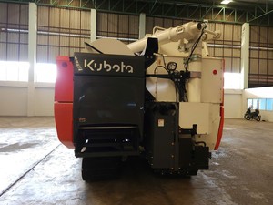 Kubota DC108X 108HP 2-<b>Row</b> Combine Harvester Gear Drive Diesel Engine Rice Harvester High Productivity Agricultural Machine - Product Image 6