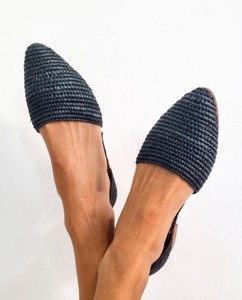 Mules en raphia faites à la main : Babouches marocaines en cuir - Product Image 1