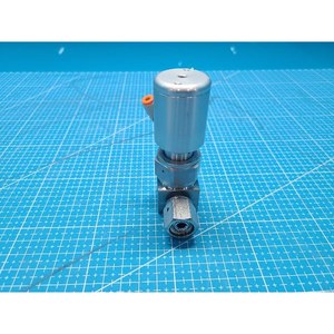 Valve à soufflet Swagelok SS-BNV5-DU-C haute pureté, utilisée comme pièce détachée pour équipement semi-conducteur Legacy - Product Image 2