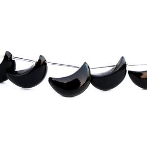 Natural Black <b>Onyx</b> Stone Crescent Moon Carved Gemstone Beads 12mm Drilled Handmade Crystal Carvings For Jewelry Making Best Rate - Product Image 4