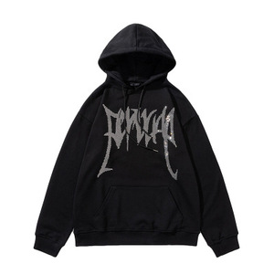 Pull à capuche ample personnalisé pour homme, avec lettrage gothique et détails en strass, idéal pour le streetwear européen et américain. - Product Image 4