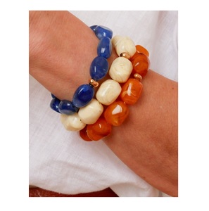 Pulsera de Resina Hecha a Mano de Primera Calidad con Acabado Artístico Sofisticado, Accesorio Elegante para Mujer, Tendencias de Moda - Product Image 2