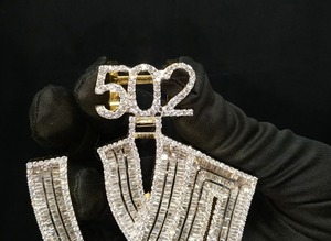 Elegante Colgante de Diamantes con Acabado Brillante y Larga Duración, Accesorio de Moda para Mujer - Product Image 2