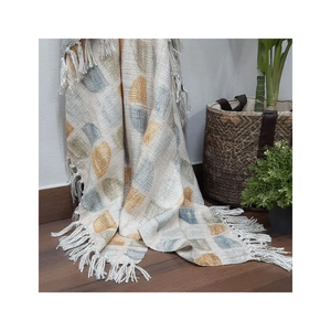 Housse de canapé texturée jaune et grise avec accent de coussin en losange et bordure à pompons alternés pour une touche décorative moderne à la maison - Product Image 6