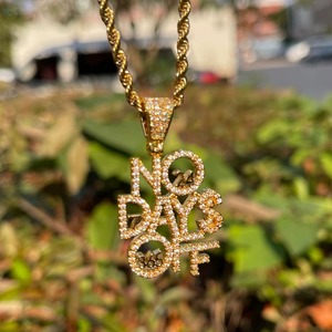 Pendentif Iced Out en Moissanite avec Breloques Lettres, Plaqué Or, Bijoux Hip Hop, Chaîne Tennis pour Usage Quotidien, Idéal Cadeau d'Anniversaire - Product Image 3