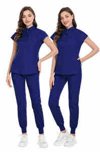 Ensemble <span class=keywords><strong>de</strong></span> Blouses Médicales Personnalisées avec Logo pour Hôpitaux – Uniforme Médical Ajusté pour Infirmières, Pantalon Jogger et Tenue <span class=keywords><strong>de</strong></span> Travail pour Médecins et Spas - Product Image 3