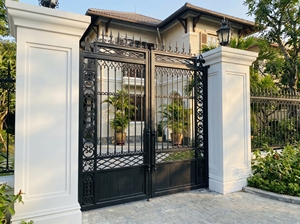 Portail à double battant traditionnel blanc thermolaqué pour usage extérieur, durable, installation facile - Product Image 5