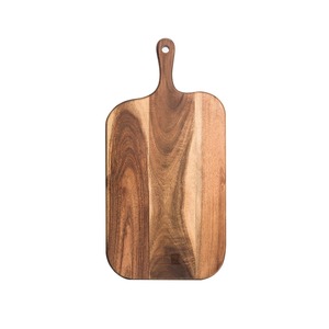 Planche de cuisine traditionnelle en bois, planche à découper rectangulaire en bois avec poignée, design minimaliste pour la cuisine - Product Image 3