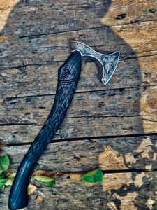 Hache artisanale en acier au carbone de qualité industrielle, manche en bois, lame de 3 5/8 pouces, longueur totale de 22 pouces, pour la survie en plein air et le travail du bois - Product Image 4