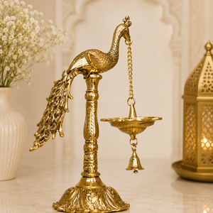 Support de Diya suspendu en laiton artisanal, motif paon avec clochette, design Art Déco, lampe à huile traditionnelle indienne pour le Diwali, décoration de table - Product Image 2