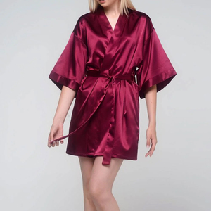 Vente en gros de kimonos de salon imperméables et antistatiques avec logo personnalisé, kimonos de salon de beauté, kimonos de coiffure - Product Image 1