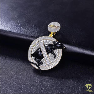 Colgante de Lujo con Diseño Animal en Plata 925, Chapado en Oro, con Acabado Pulido y Piedras de Moissanita VVS, Ideal para Regalo - Product Image 3