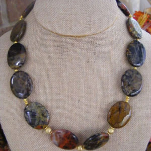 ชุดเครื่องประดับสร้อยคอพร้อมจี้รูปดอกไม้ประดับลูกปัดเรซิ่นแบบเรียบง่าย ลดราคาสุดฮอต เหมาะสำหรับทุกเพศทุกวัย ใส่ไปงานปาร์ตี้ได้ - Product Image 1