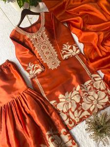 ชุดชาราร่าพร้อมผ้าคลุมไหล่สำหรับส่งออก เหมาะสำหรับงานปาร์ตี้และงานแต่งงาน เสื้อออกแบบโดยดีไซเนอร์ของเราจับคู่กับชาราร่าผ้าไหมกิมมี่ - Product Image 5