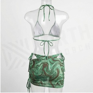Ensemble de yoga 2 pièces imprimé papillon bleu avec finition dorée, body à col en V profond et jupe portefeuille longueur genou - Product Image 2