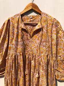 Robe en gaze imprimée à la main en coton floral, longueur midi, avec décolleté profond, pour femme, directement du grossiste, vêtements de nuit pour femme au meilleur prix - Product Image 4