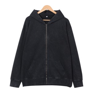 Sweat-shirt à capuche zippé noir délavé pour homme avec logo personnalisé, coupe oversize et manches raglan, idéal pour les collections de vêtements décontractés d'automne - Product Image 1