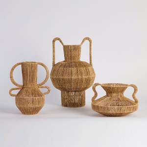 Collection de vases en jonc de mer tressé à la main, style boutique, pour la décoration intérieure, collection de vases à fleurs, fabricant vietnamien - Product Image 1