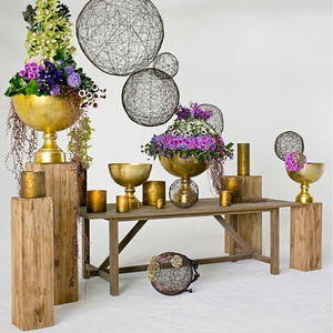 Vase à fleurs décoratif en laiton brut style Wabi-Sabi, fait main, or antique, centre de table en métal de style brutaliste - Product Image 6