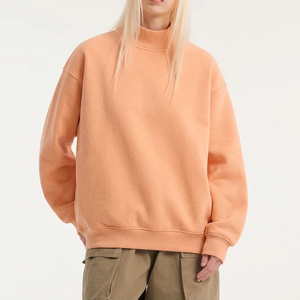 Sudadera personalizada de cuello simulado para mujer, de forro polar cepillado, con logotipo de chenilla, corte relajado, teñido en prenda y dobladillo acanalado - Product Image 1