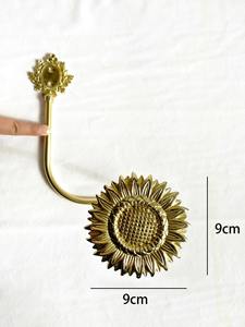 Gancho para Cortinas con Diseño de Girasol, Perfecto para una Organización Hermosa y Ordenada, Accesorio Funcional y Decorativo para el Hogar, de la India - Product Image 6